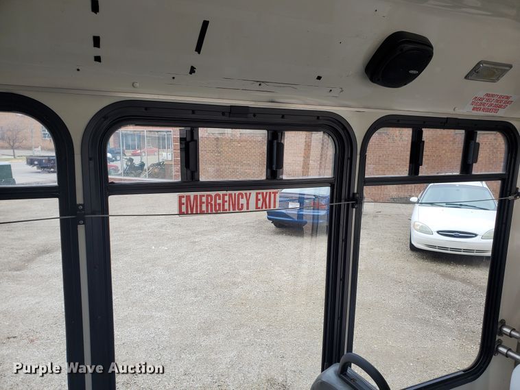 image for item IL9049 2012 Ford E450  shuttle bus