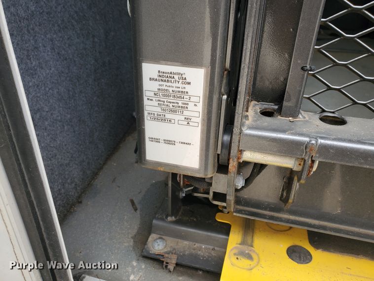 image for item IL9049 2012 Ford E450  shuttle bus