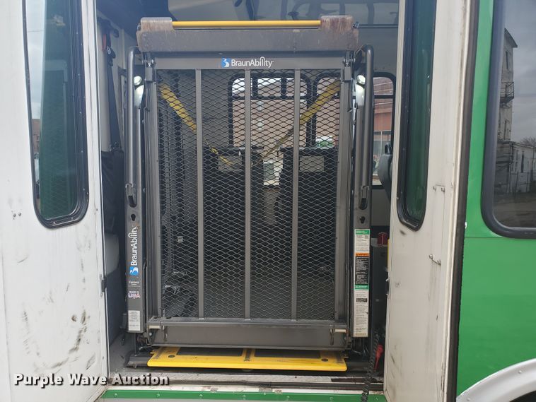 image for item IL9049 2012 Ford E450  shuttle bus