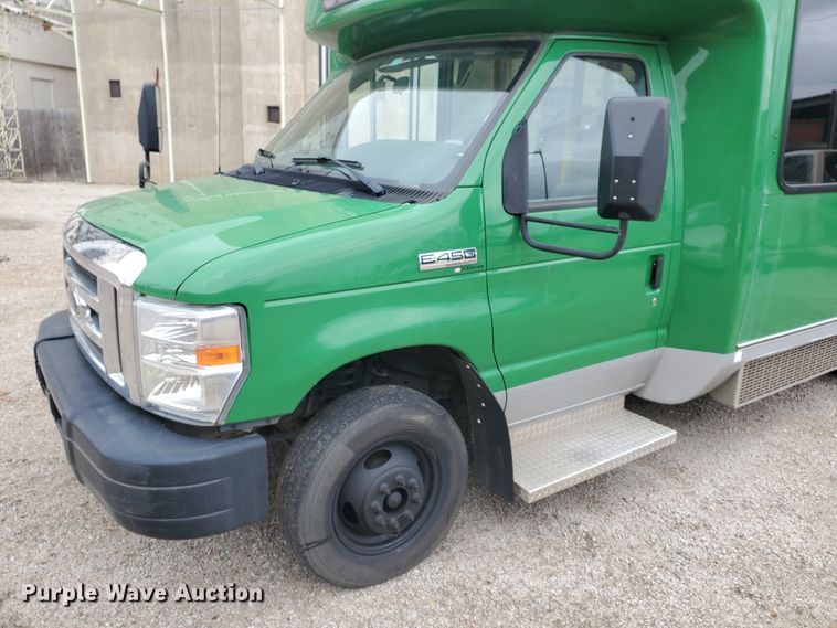 image for item IL9049 2012 Ford E450  shuttle bus