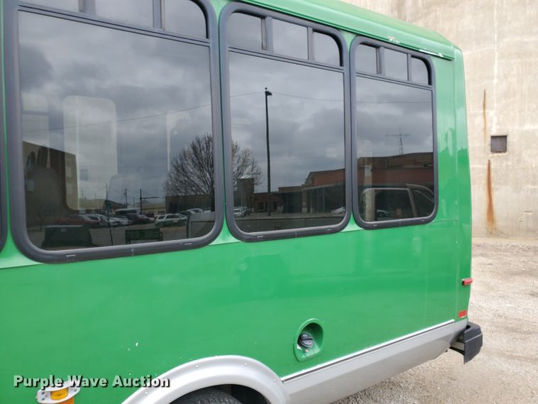 image for item IL9049 2012 Ford E450  shuttle bus