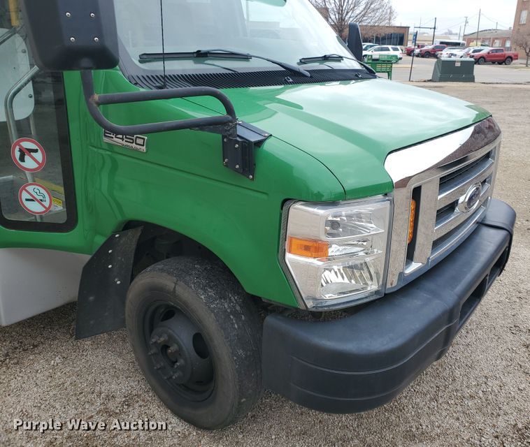 image for item IL9049 2012 Ford E450  shuttle bus
