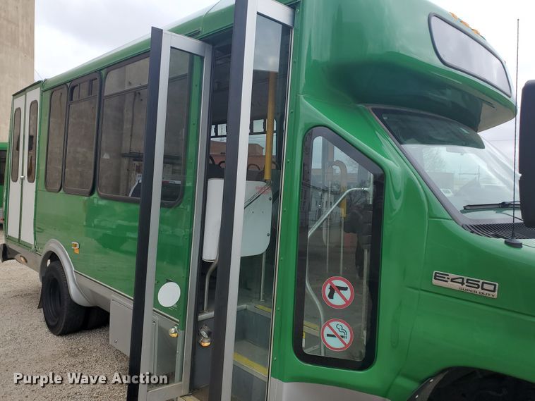 image for item IL9049 2012 Ford E450  shuttle bus