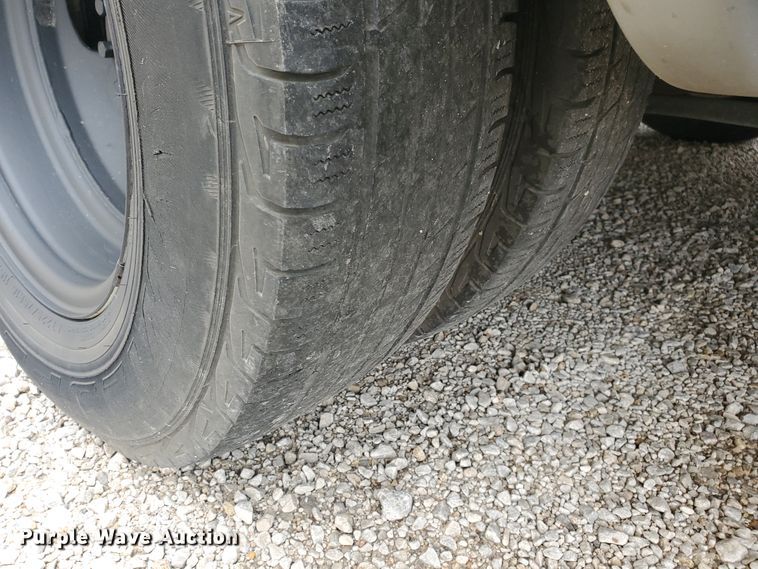 image for item IL9049 2012 Ford E450  shuttle bus