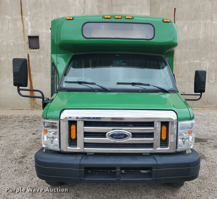 image for item IL9050 2012 Ford E450  shuttle bus