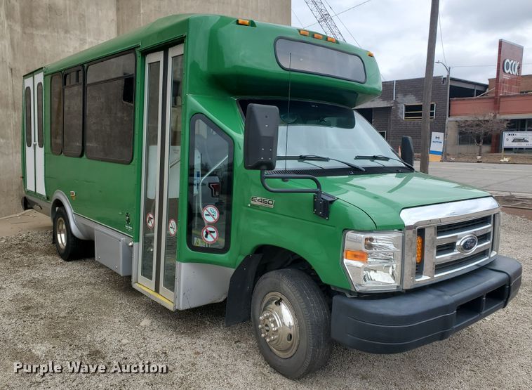 image for item IL9050 2012 Ford E450  shuttle bus