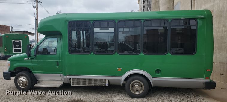 image for item IL9050 2012 Ford E450  shuttle bus