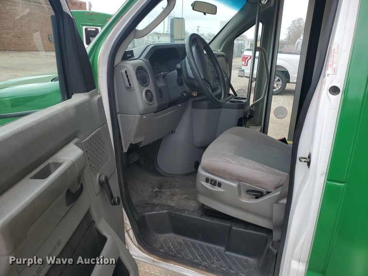 image for item IL9050 2012 Ford E450  shuttle bus