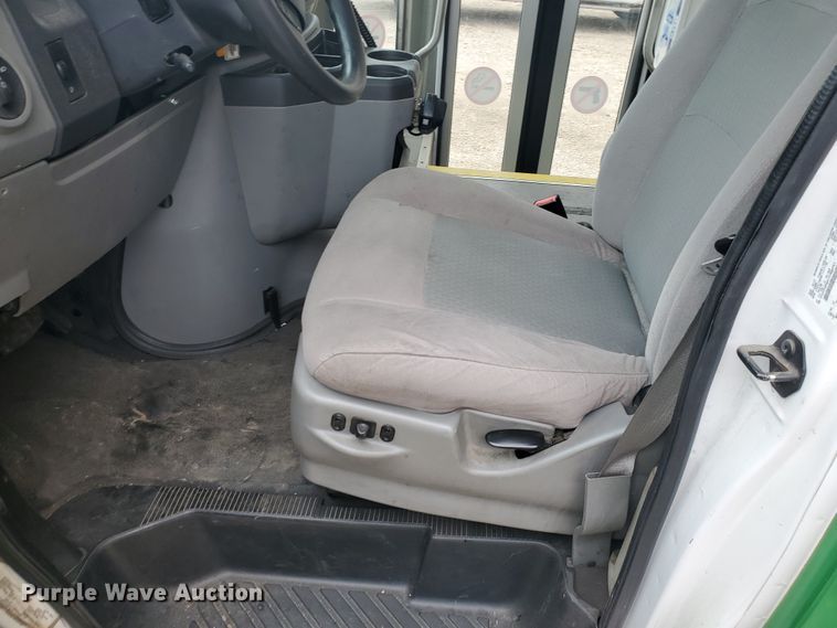 image for item IL9050 2012 Ford E450  shuttle bus