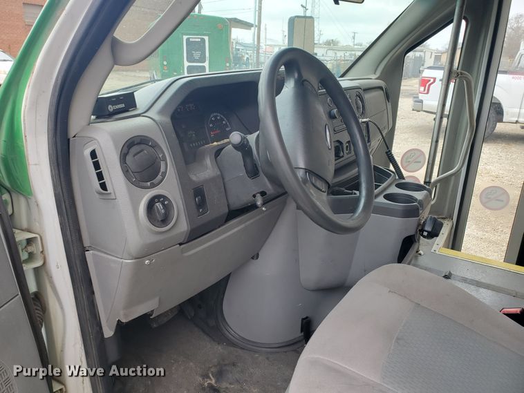 image for item IL9050 2012 Ford E450  shuttle bus