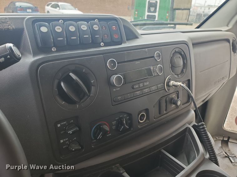 image for item IL9050 2012 Ford E450  shuttle bus