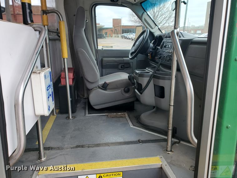 image for item IL9050 2012 Ford E450  shuttle bus