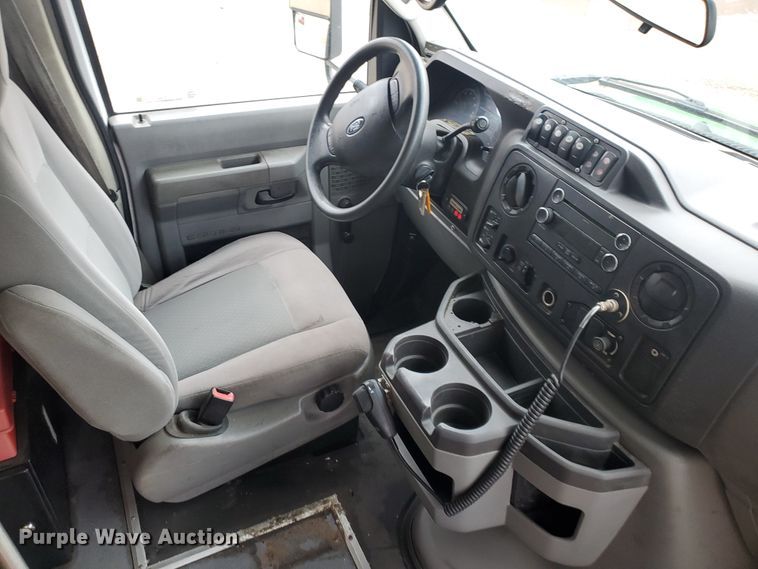 image for item IL9050 2012 Ford E450  shuttle bus