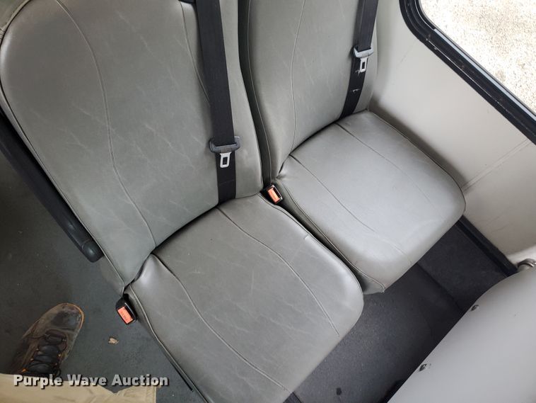 image for item IL9050 2012 Ford E450  shuttle bus