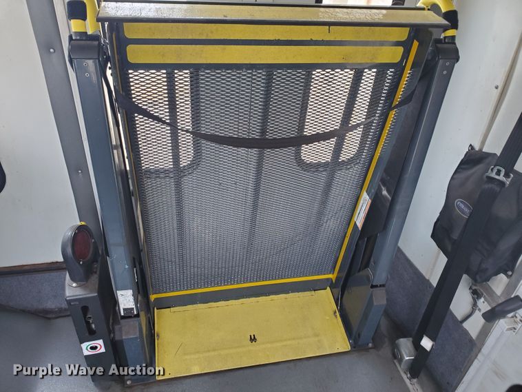 image for item IL9050 2012 Ford E450  shuttle bus