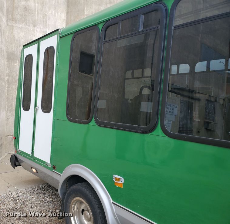 image for item IL9050 2012 Ford E450  shuttle bus