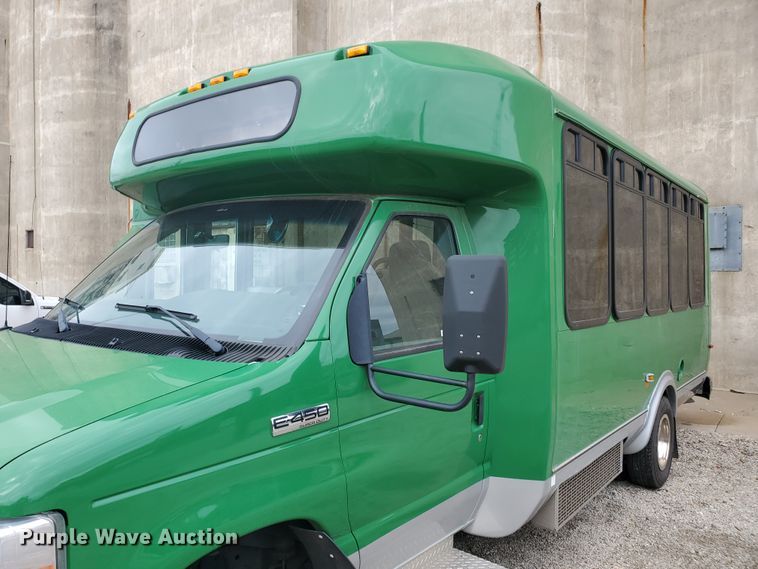 image for item IL9050 2012 Ford E450  shuttle bus