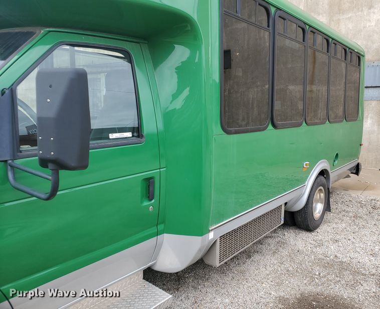 image for item IL9050 2012 Ford E450  shuttle bus