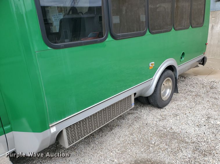 image for item IL9050 2012 Ford E450  shuttle bus