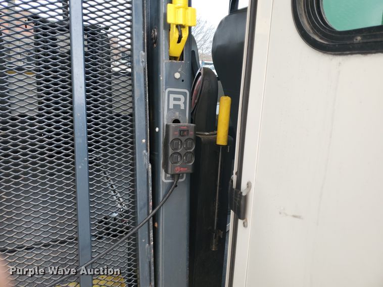 image for item IL9050 2012 Ford E450  shuttle bus