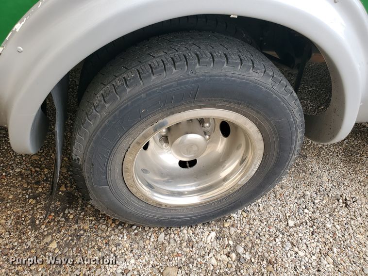 image for item IL9050 2012 Ford E450  shuttle bus