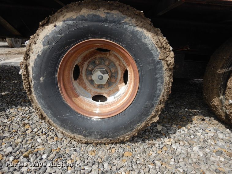 image for item IP9104 1996 Titan  equipment trailer