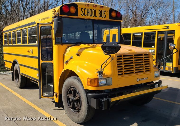 image for item IQ9094 1999 International 3800  school bus