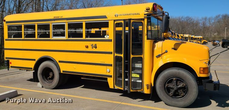 image for item IQ9094 1999 International 3800  school bus