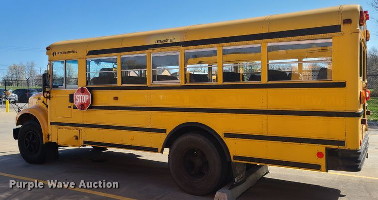 image for item IQ9094 1999 International 3800  school bus