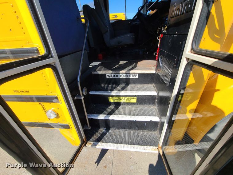 image for item IQ9094 1999 International 3800  school bus