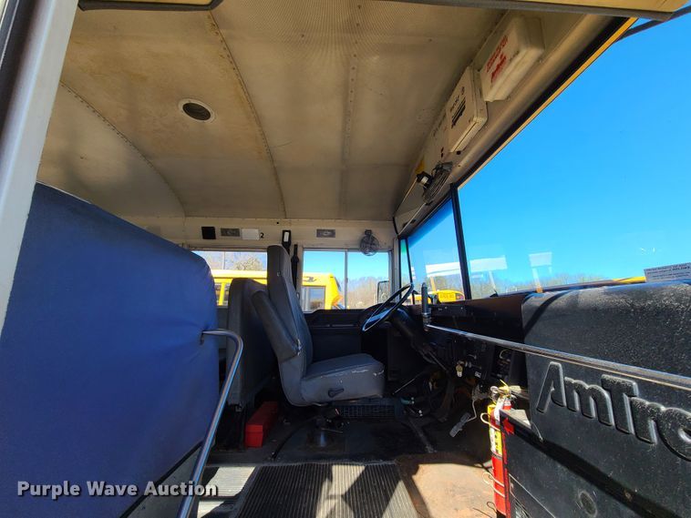 image for item IQ9094 1999 International 3800  school bus