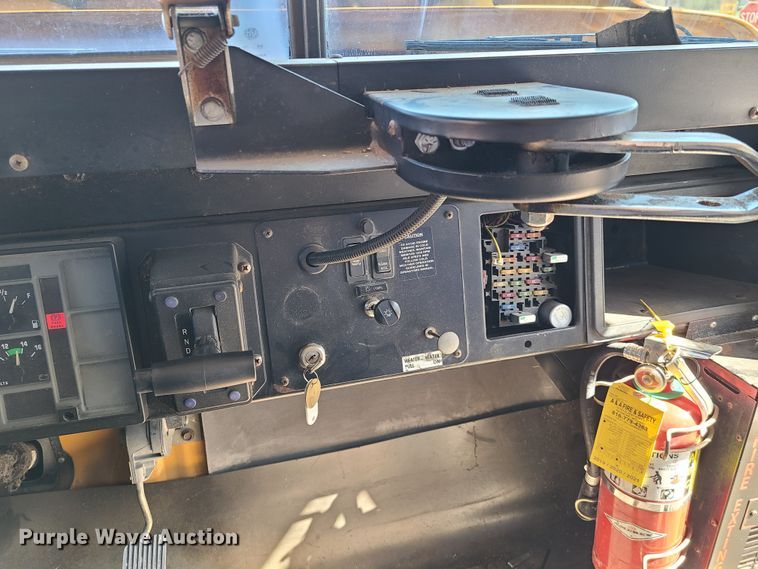 image for item IQ9094 1999 International 3800  school bus