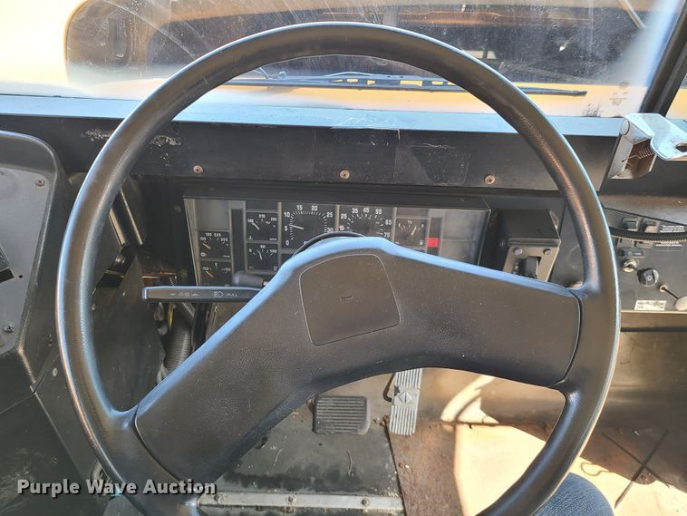 image for item IQ9094 1999 International 3800  school bus