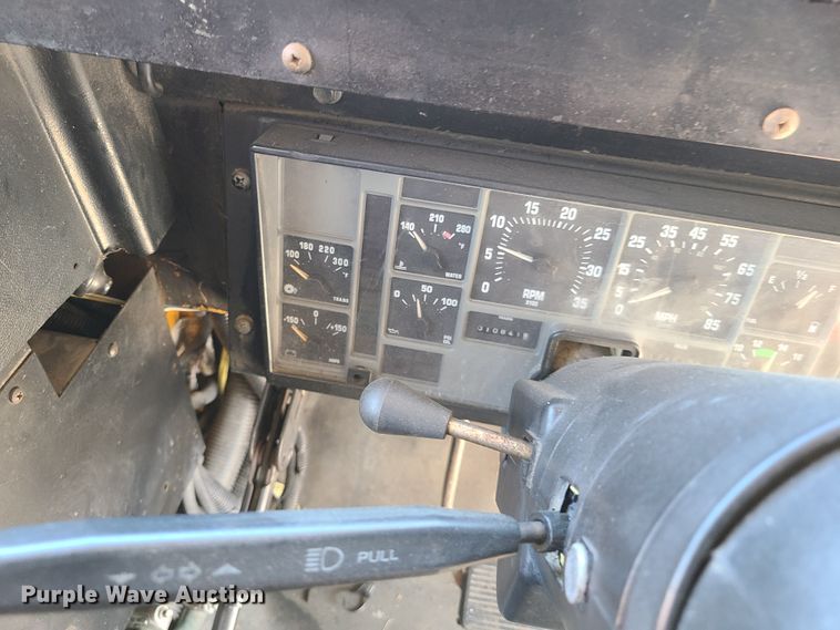 image for item IQ9094 1999 International 3800  school bus