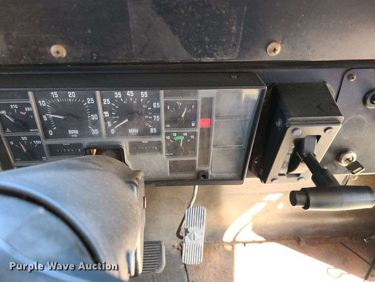 image for item IQ9094 1999 International 3800  school bus