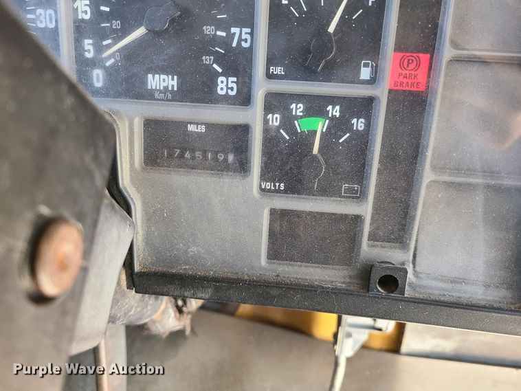 image for item IQ9094 1999 International 3800  school bus