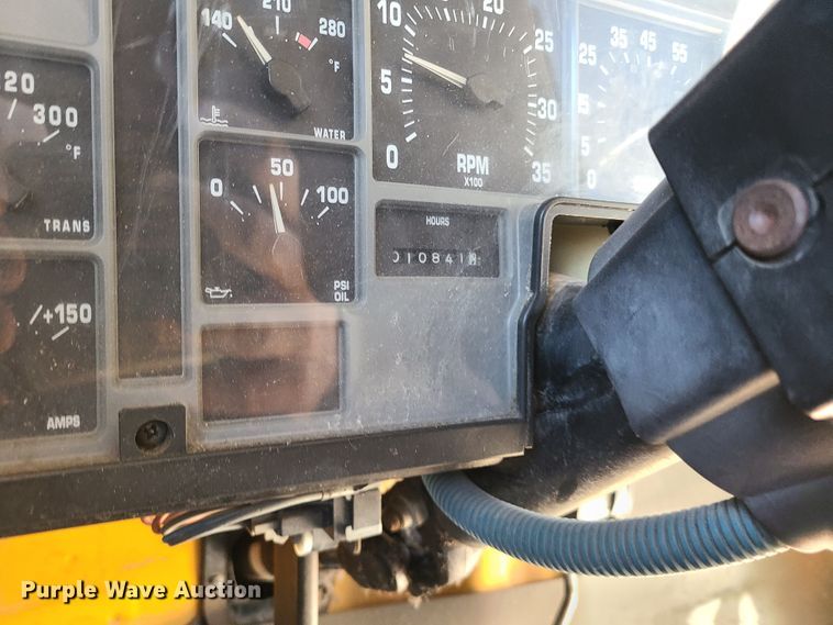 image for item IQ9094 1999 International 3800  school bus