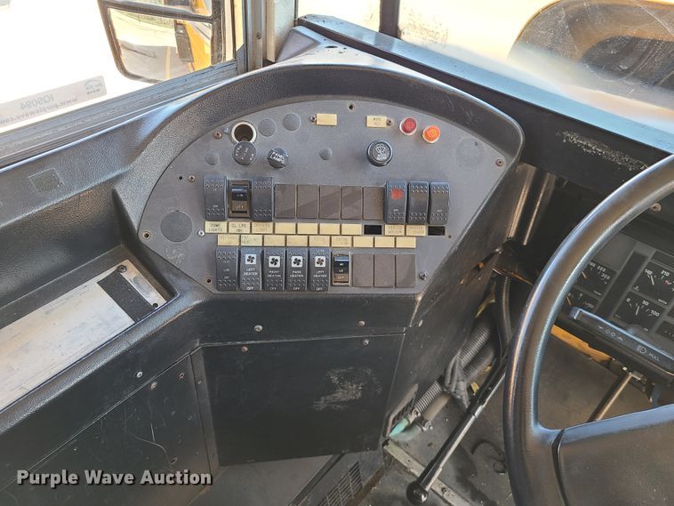 image for item IQ9094 1999 International 3800  school bus