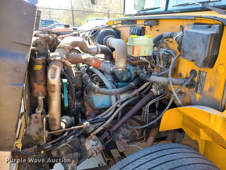 image for item IQ9094 1999 International 3800  school bus