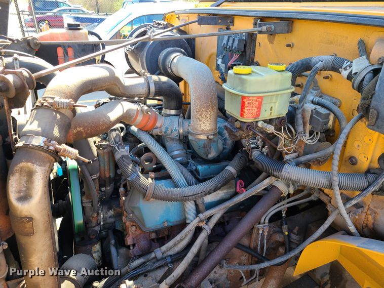 image for item IQ9094 1999 International 3800  school bus