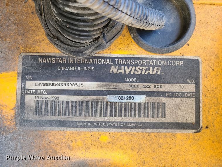 image for item IQ9094 1999 International 3800  school bus