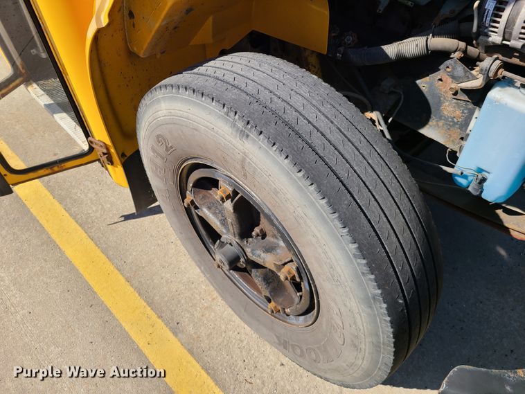 image for item IQ9094 1999 International 3800  school bus