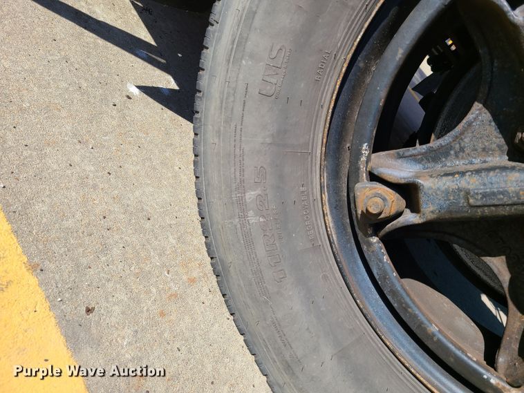 image for item IQ9094 1999 International 3800  school bus