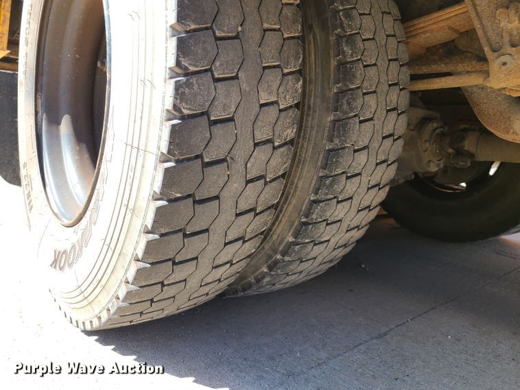 image for item IQ9094 1999 International 3800  school bus