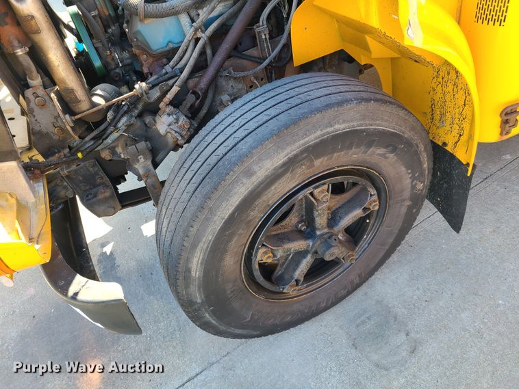 image for item IQ9094 1999 International 3800  school bus