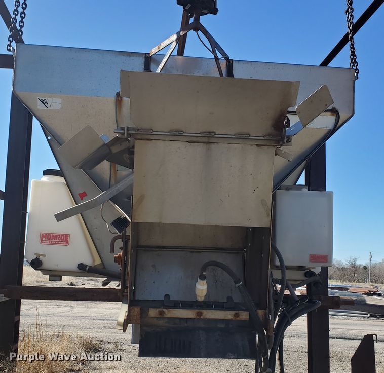 image for item IX9005 Monroe MV-156-84-56 stainless steel spreader