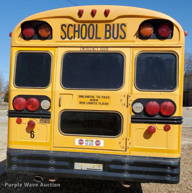 image for item IX9035 2001 International 3800  school bus