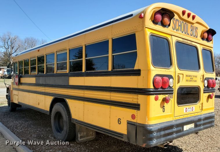 image for item IX9035 2001 International 3800  school bus