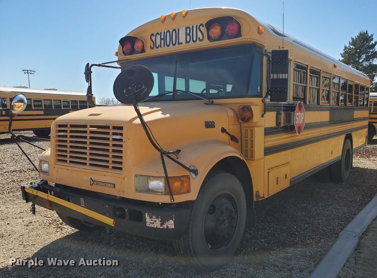 image for item IX9035 2001 International 3800  school bus