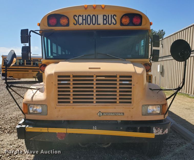 image for item IX9035 2001 International 3800  school bus